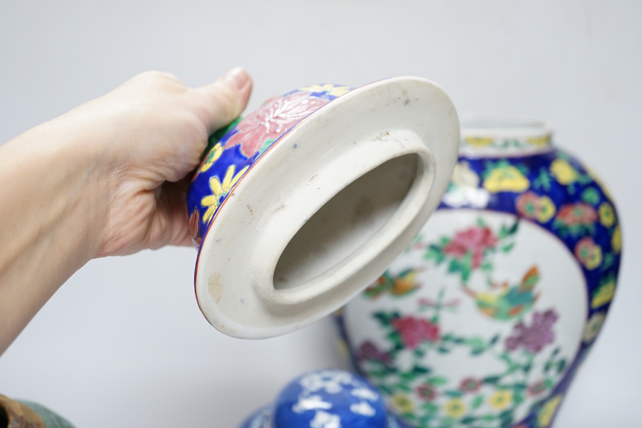 A Chinese famille rose vase and cover and four Chinese jars, 19th/20th century, vase and cover, 40cm high